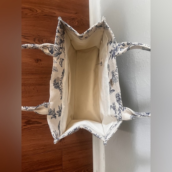 Francesca's Collections Blue and Cream Floral Tote - Picture 7 of 16